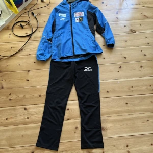 Yuri cosplay - It’s been barely worn. It in a really good quality and the material is nice. No wig including only the outfit. Bought it for 480 kr. Please don’t buy before texting me.