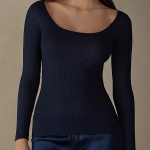 Intimissimi  - Säljer denna as sköna och snygga intimissimi tröjan ! Använd fåtal gånger !