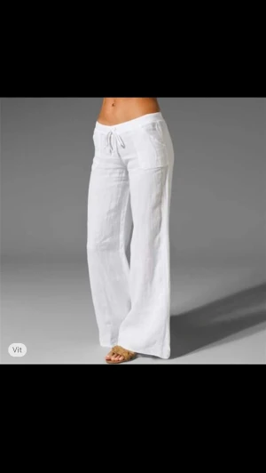 Vita linnebyxor - Jättefina men för små för mig. Istället för att returnera så säljer jag vidare. Storlek S, har beställt på nytt i M till mig då dom genuint var fina. 250kr + frakt