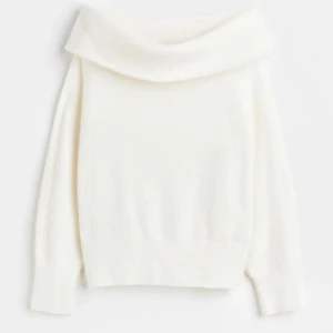 Stickad off shoulder  - Säljer den för den inte kommer till någon användning,har använt den någon gång💓