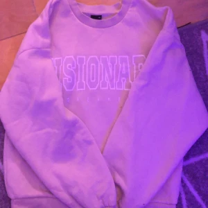 beige Sweater  - Bekväm och snygg sweater.  älskar men behöver tyvärr sälja!😍