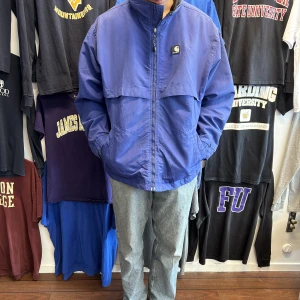 Carhartt Jacka - Snygg Vintage Carhartt jacka i storlek ?? Modellen är 185cm och väger 70-75kg🙏 bara att skriva om du undrar över något🧦