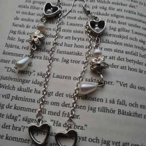 Handgjort örhänge  - Handgjort örhängen 🤍 Frakten är 15 kr om du betalar via swish📫‼️kontakta mig först innan du köper‼️