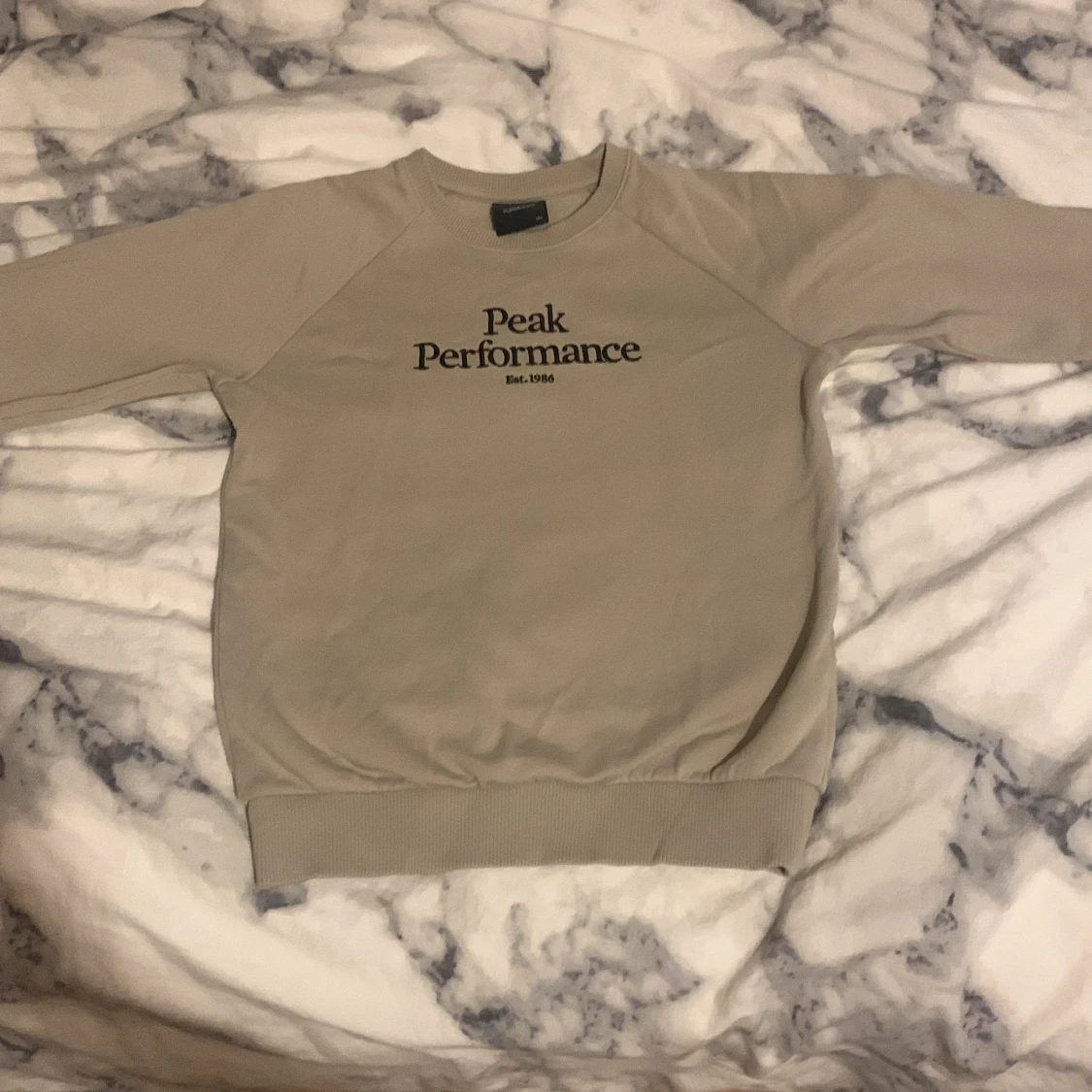 PeakPerformance tröja.