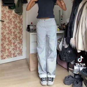 Mango Byxor - Lånade bilder! Säljer dessa byxor i storlek 34 då de är lite stora för mig :( 300 + frakt ❤️ kontakta mig för köp!