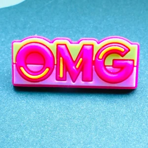 Omg brosch - Fri frakt 💖