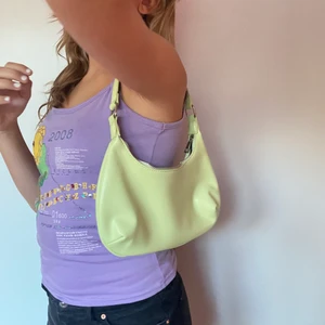 nathalie bag  - Säljer denna snygga väskan från Gina då den inte kommit till användning. Köpt för 299 och endast andvänd någon få gång! Frakt tillkommer💞