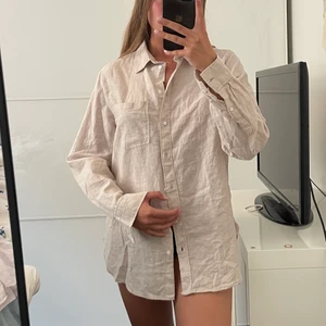 Linneskjorta  - Linneskjorta från H&M. Använd 1-2 gånger. Storlek S