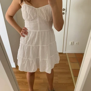 Vit klänning - Vit klänning, som ny! Nypris 799kr