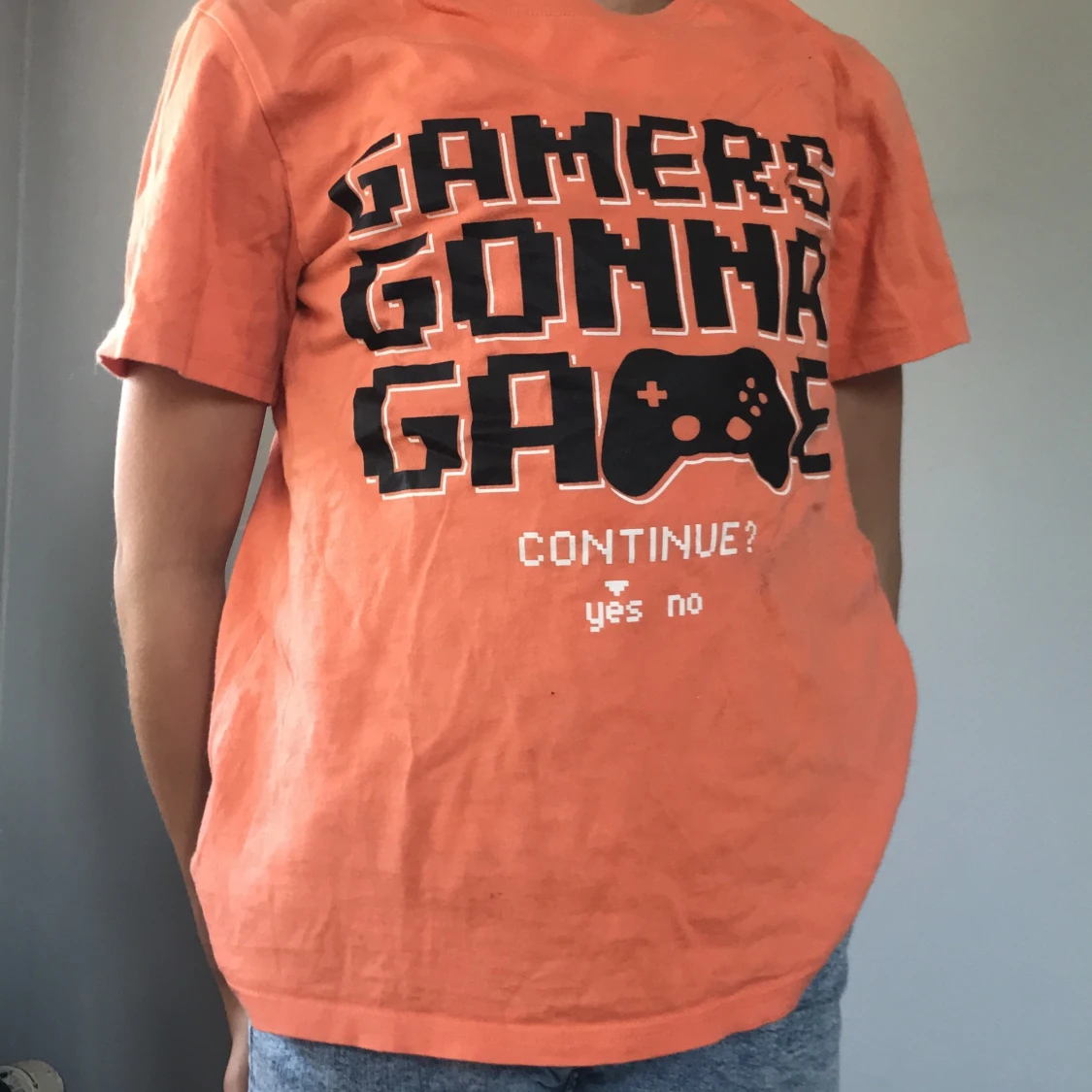 Jag säljer ett tre pack med t-shirts! - 90