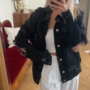 Jacka använd 1-2 ggr - I perfekt skick, köpt på Zara Man