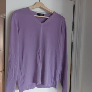 Tiger of sweden kofta - oversized - Oklar storlek mek skulle säga mellan m och l. Har använts sparsamt. Tycker väldigt mycket om den men har ingen plats. 