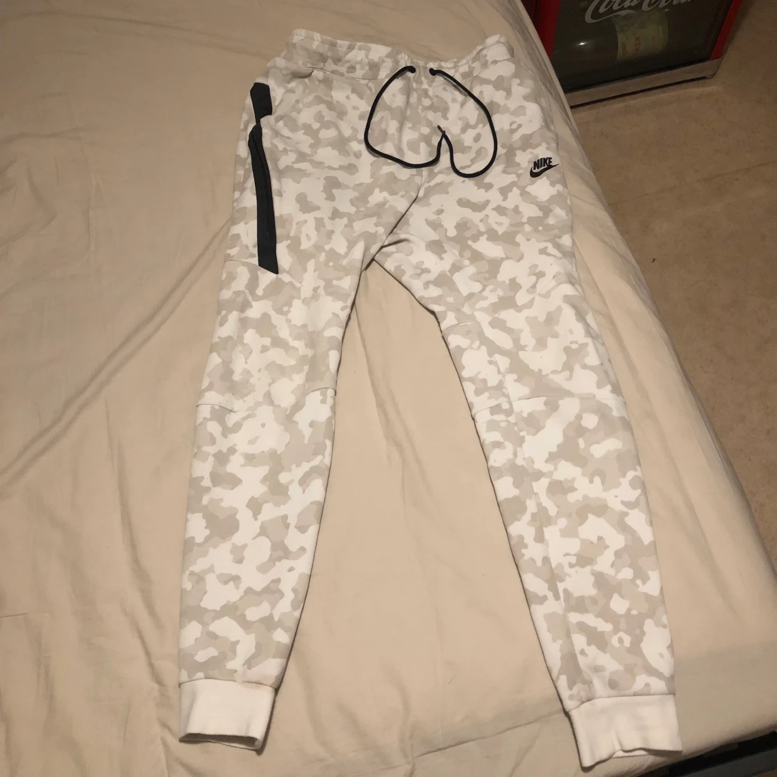 Nike tech fleece byxor white camo storlek S