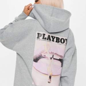 Jätte fin Playboy hoodie i nyskick. Aldrig använd eftersom att det inte är min stil längre. Jätte mysig nu till hösten🤩