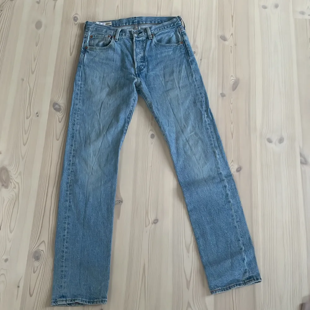 Snygga Levi’s jeans i modellen 501  Frakt tillkommer . Jeans & Byxor.