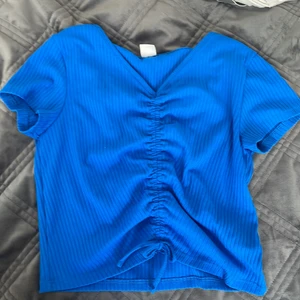 Söt t topp från lindex - Köpt nyligen och säljer åt min kusin för att den aldrig används💙