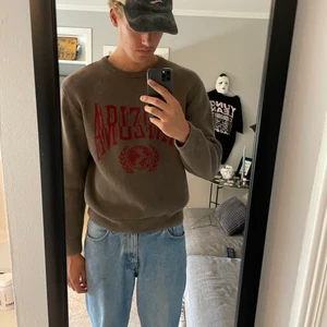 Weekday tröja - Säljer nu min weekday tröja då jag tycker att jag växt ur den lite. Tröjan är fortfarande i mycket god cond🤠