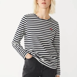 Carin Wester tröja - Typ aldrig andvänd Max typ 3ggr i så fall. Jätte fin tröja ifrån Carin Wester som är köpt på Åhléns. Kom privat om önskas fler bilder❤️🤝☺️💞