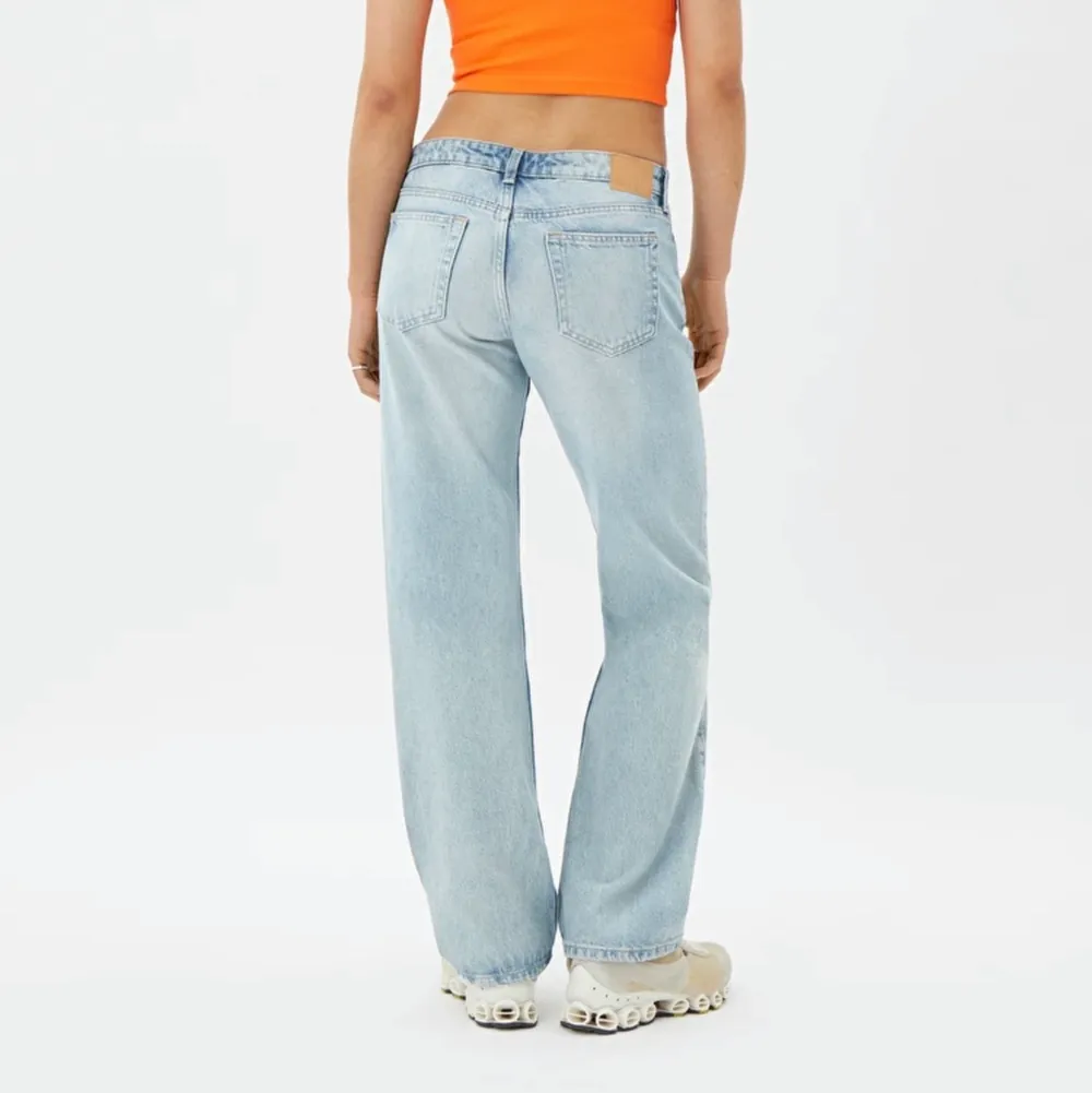 Säljer mina arrow jeans från Weekday i färgen ”summer blue”. Knappt använda då dom inte klär mig. Storlek 28, längd 30. + frakt tillkommer . Jeans & Byxor.
