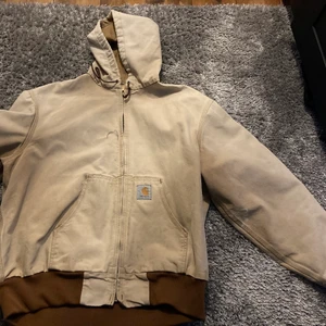 Carhartt jacka - Carhartt jacka som är rätt andvänd men i bra vintage skick