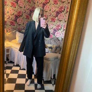 Oversize kavaj - Så cool och helt oanvänd. Storlek s men passar xs-L