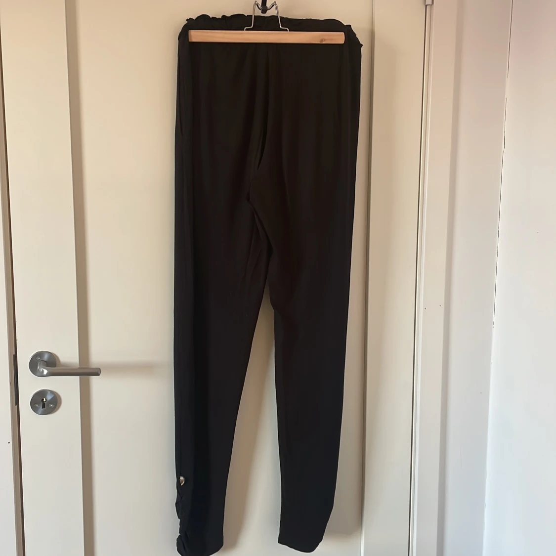 Svarta byxor från pomp de lux - 90