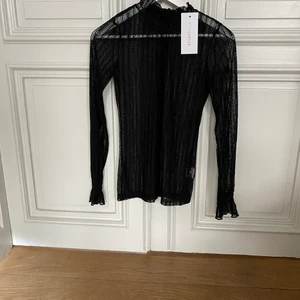 Blus i spets/lace från Chiquelle - Laceblouse från Chiquelle. Aldrig använd prislapp kvar.