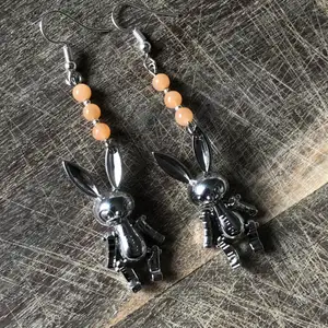 Handgjorda kanin örhängen med äkta orange jade 🥰 betalning via swish ⭐️