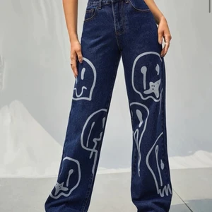 Mörkblå jeans - Blå jeans med smileys på.stora för att vara XS