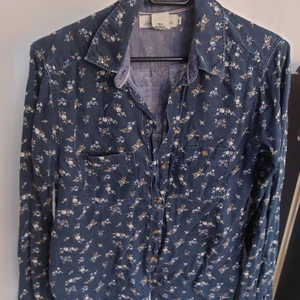 H&m skjorta  - H&m skjorta  blommig 