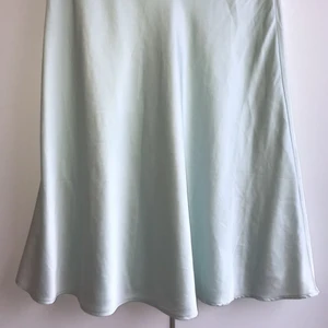 Mintgrön sidenkjol från Monki<3 - Denna kjolen från Monki är i strl 36