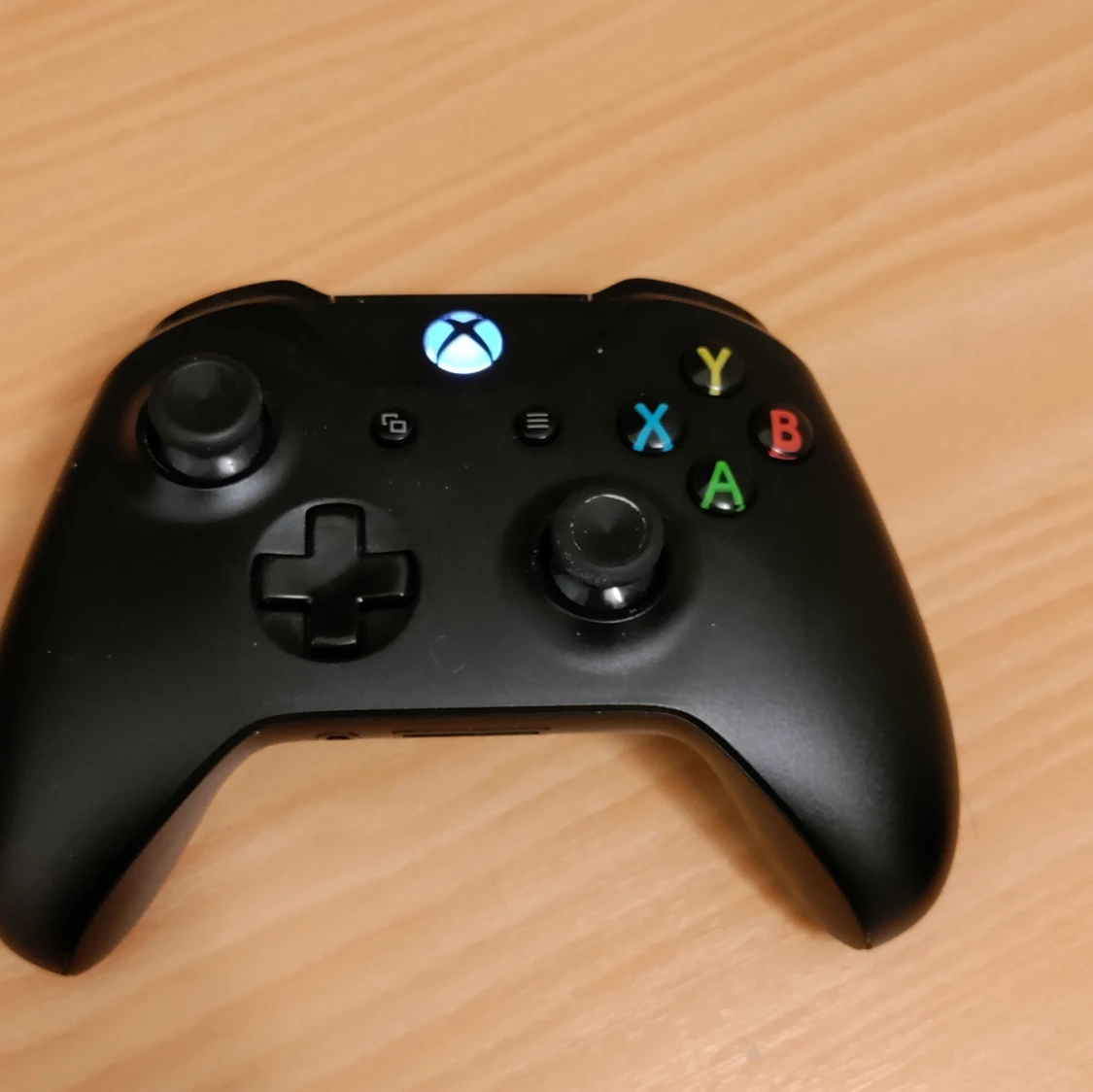 Xbox One kontroll sparsamt använd - 91