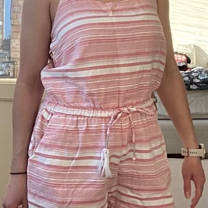 Pink sommar Bodysuit L - Jätterubriker sommar bodysuit. Perfekt at gå på stranden. Storlek L