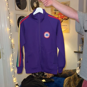 Converse jumper  - Bra skick, köpt på second hand, fake converse 