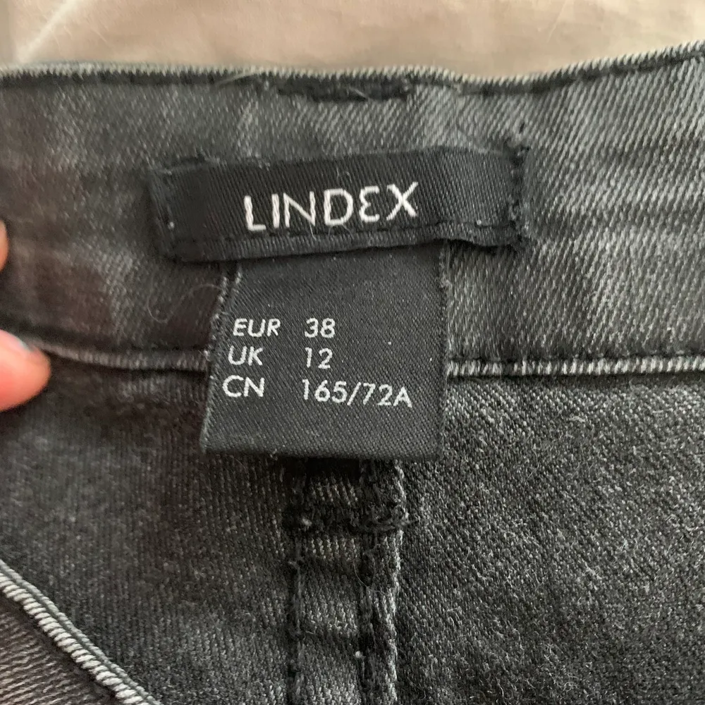 Säljer dessa lågmidjade skinny jeans för 100 kr❣️. Jeans & Byxor.