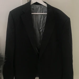 Kavaj  - Oversized kavaj som passar perfekt till sommaren, jättefin att ha över en topp eller klänning tex💓helt oanvänd! Storlek 56S