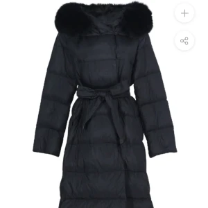 Fur Stockholm Lilly Jacket - Helt ny jacka storlek M. Den var för lång för mig, den är bara testad och inte använd. 