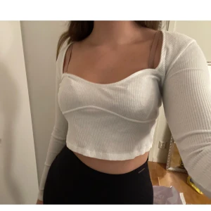 Topp - Topp från HM, storlek L men passar mindre också. Fint skick 