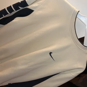 sweatshirt  - Köpte här på plick men aldrig använd, finns kvar 