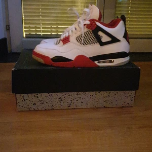 Air jordan 4 fire red - Dom är i ganska bra skick