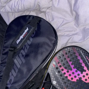 Padel rack - Säljer nu mitt paddel rack då jag inte har någon nytta av det. Inga skador osv, skriv för mer information.