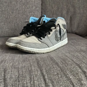 Air Jordan 1 Mid SE - Säljer mina knappt använda Jordans, skick 9/10. Storlek 40,5. Nypris 1500 kronor  