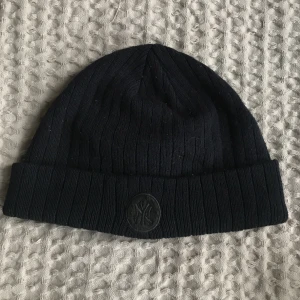 Yankees beanie - En yankees mössa, lite sliten, mycket go. 