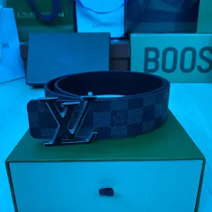 Brand new louis vuitton belt used 1 time  Perfect condition  Size 95 with 2 extra holes