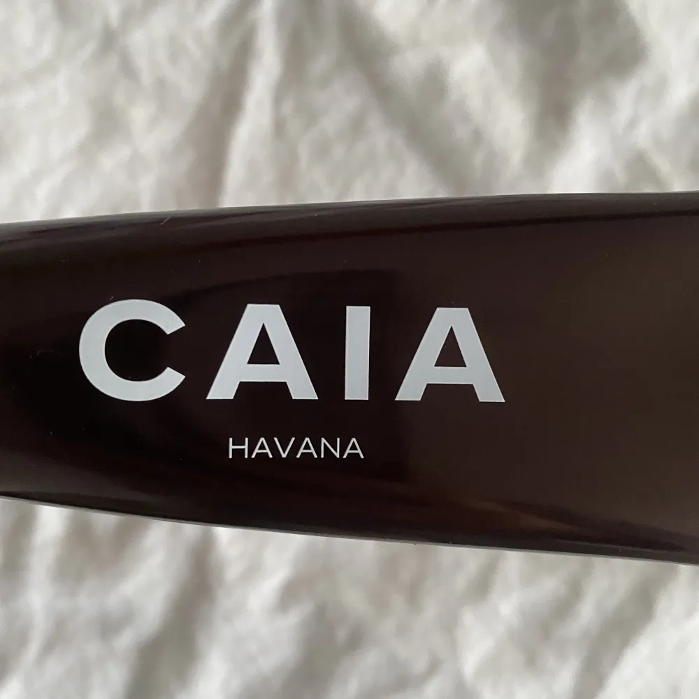 As snygg bronzer från Caia i färgen Havana! Den är helt ny och endast testad en gång💕Nypris är 295kr men jag säljer för 200kr för snabb affär!💕💕. Accessoarer.