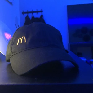 McDonalds Keps - En justerbar McDonalds keps som knappt är använd.