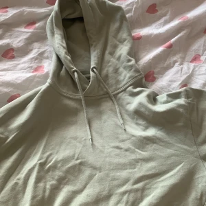 Lager 157 hoodie strl S - Bra skick, andvänd 1-3 gånger. Skriv för fler bilder. Säljer för 110 inklusive frakt