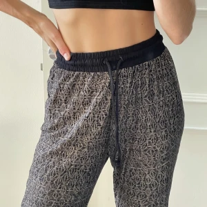 Byxor - Byxor från pull and bear Aldrig använda  Storlek S Frakt ingår priset 