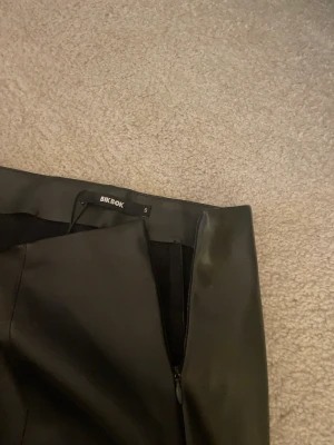 Skinnbyxor  - Bikbok skinnbyxor. Oanvända 