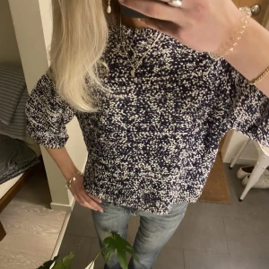 Stickad tshirt - Såå fin stickad tshirt från mango, helt oanvänd 